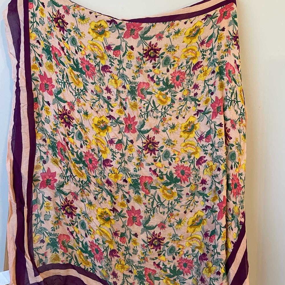 Super cute fun Loft Floral Scarf !! Like New